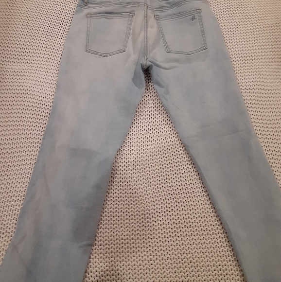 Light wash jeans - Picture 3 of 5
